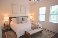 Cozy 2-Story House in Historic Downtown Wilmington. Walk to weddings & concerts!