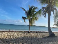 Authentic 3 bedroom Vieques house, quiet neighborhood, 10 minute walk to ferry.
