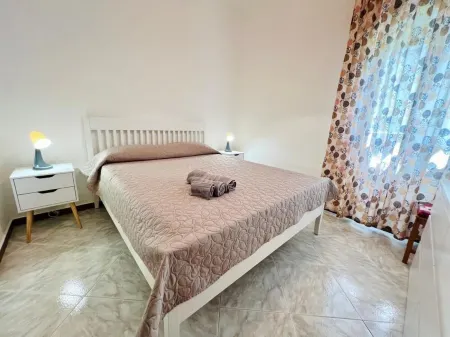 Cozy detached cottage with outdoor spaces. Ideal for families.