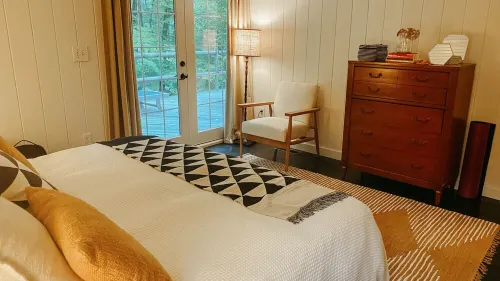 Cozy Mountain 2-bedroom cabin in Kerhonkson, WiFi and nature