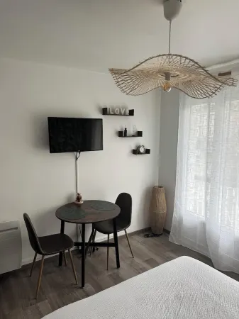 Le tiamo, studio in Morlaix with view of the port and viaduct Отели в г. Морле