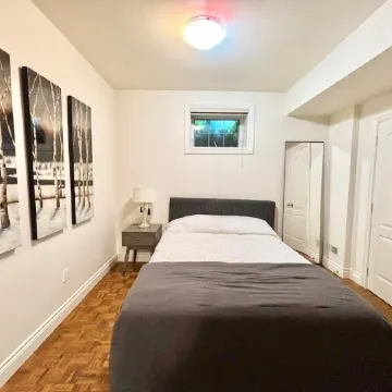 Cozy One Bedroom Basement Apt with Free Parking Отели в г. Маркем