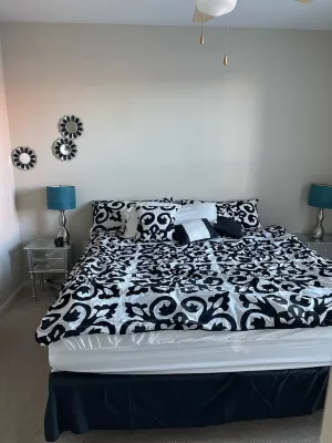 10 min away from airport.