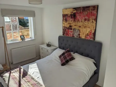 Loft apartment in the heart of Cranbrook Отели в г. Кранбрук