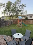 Charming 2-bedroom house with indoor hot tub and spa! Free EV Charger!