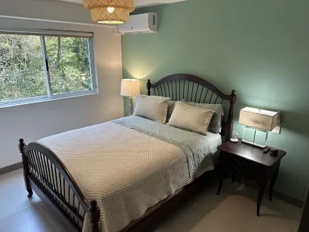 Punta Verde!  Your cozy 3-bedroom condo steps away from Playa Mantas: sleeps 6.