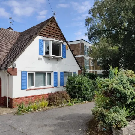 Lovely Bournemouth cottage with beautiful garden, walking distance to the beach