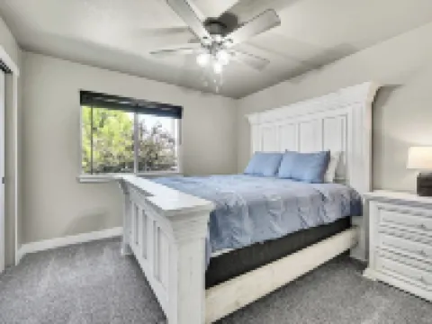 Modern 5Br/3BA Luxury Home,Movie Nights & Comfort Hotels in Evans