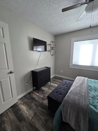 3-bedroom townhome walking distance to Highschool and Lions Park