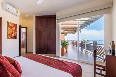 Breathtaking Beachfront Condo with luxurious amenities! Hotels in der Nähe von Laguna de Manialtepec