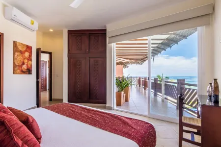 Breathtaking Beachfront Condo with luxurious amenities!