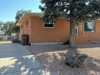 Charming Duplex with New AC & heater with WiFi Hotels in La Junta