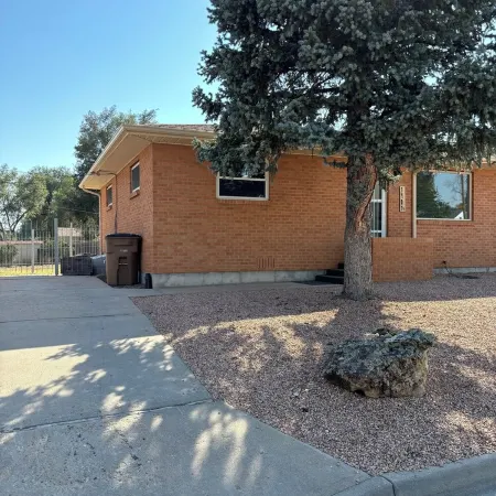 Charming Duplex with New AC & heater with WiFi
