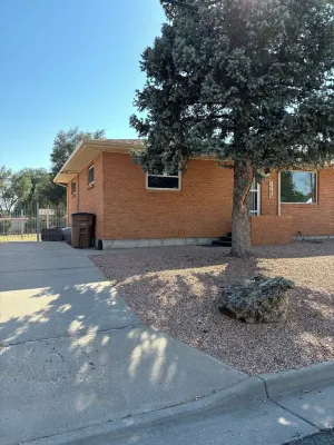 Charming Duplex with New AC & heater with WiFi Hotels in La Junta