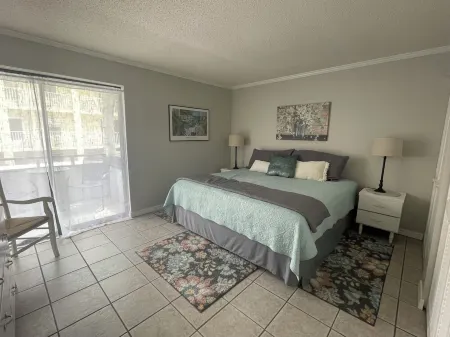 Steps to the Beach Bike to Main Street Walk to jetties1000 off April and May