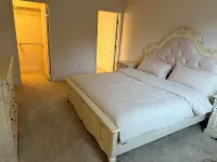 Charming 2-bedroom apartment with WiFi, AC in serene Irvine