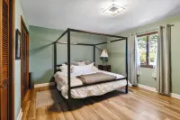 Fun at the Farm House - Charming 3-bedroom farmhouse in lovely Valparaiso