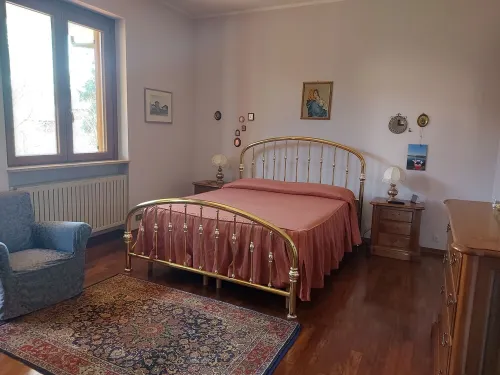 DETACHED APARTMENT IN SINGLE HOUSE