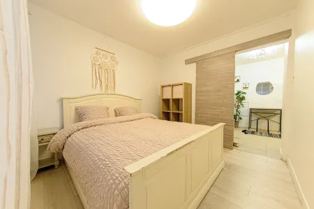 Le Cocon- Netflix - 9 min from the airport - Bright