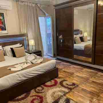 Walk toThe Pyramids & The Grand Museum Rooms