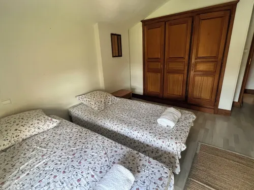 Country house with private pool sleeps 8 Hotels in Roquecor