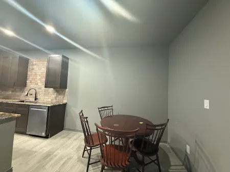 Welcoming 3 Bedroom Central to all Major Stops