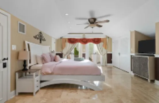 Modern 3 Bedroom House in Hollywood Beach Castle