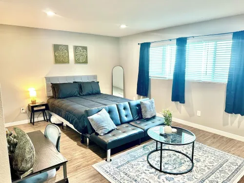 Cozy Downtown Buffalo Bayou Studio! Free WiFi!