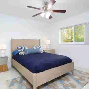 1 BR Apt / Cozy / Close to the Beach Rooms