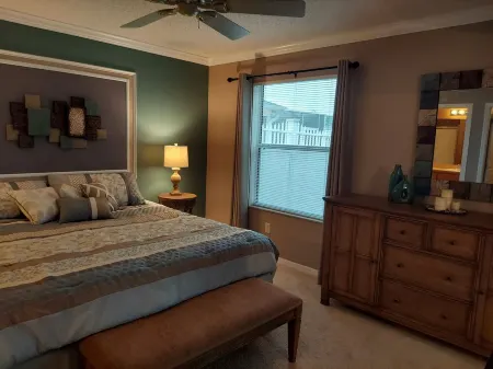 Charming 2-bedroom villa in The Villages 2.5 miles to Lake Sumter Landing!