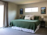 New 3BR w/ Garage, 1 Mile from Downtown Hotels in Hamilton