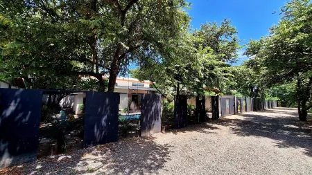 Jungle Beach Home, 3 Bdrm, 2 Bath, no pets or smoking- walk 2 best area beaches!