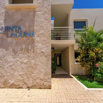 Lagoon Front Infinity Pool Paddleboard and Fun Puerto Aventuras