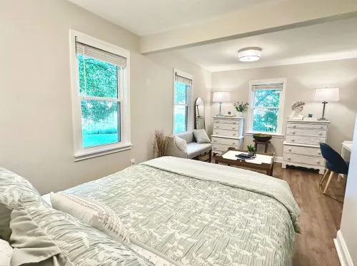 Private 1BR Cottage with City Views