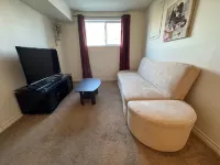 Charming 1-bedroom home near Lakeview Park & Beach Hotel di Oshawa