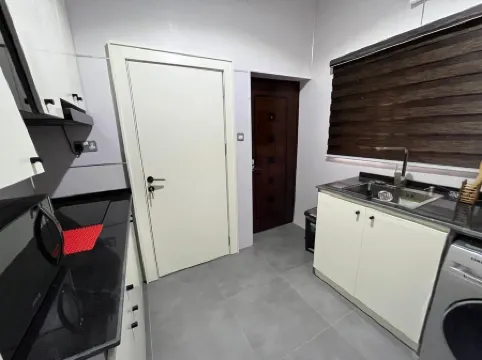 VERDE, Chic 2-bedroom apartment with Wi-Fi and AC in delightful Wuse 2 Abuja