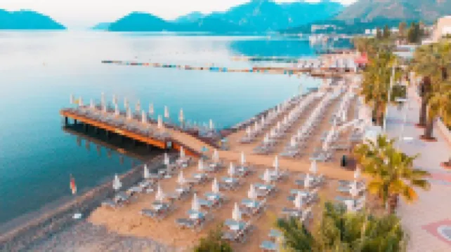 엠레 비치 & 엠레 호텔