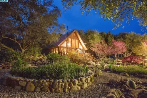 Charming 3-bed cabin in amazing Three Rivers with AC, Wi-Fi