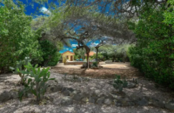 Secluded Villa with Pool3Min to Beachfree Utilities