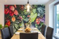 Tropical whisper penthouse in Hof. Balcony, Weber grill, whirlpool, digital check-in Hotels in Hof