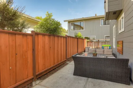 Gorgeous Half Moon Bay Home Отели рядом с достопримечательностью «Pillar Point Harbor»