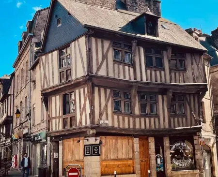 Historic house Отели в г. Динан