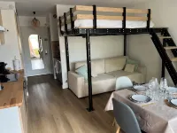 Cosy, modern studio 5 minutes from the beach and all amenities