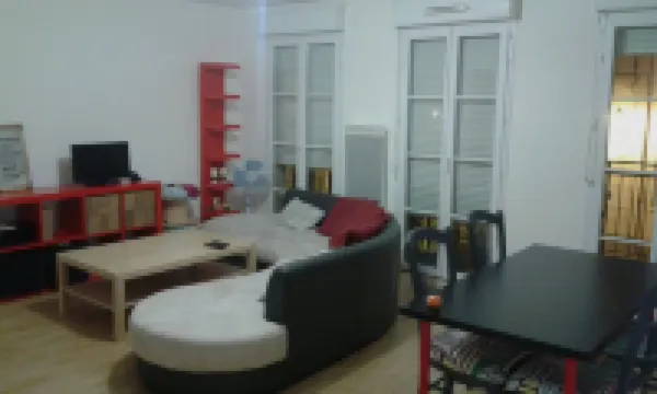 850 metres from Disney Land and Valley Village - 3 bedrooms - Sleeps 8