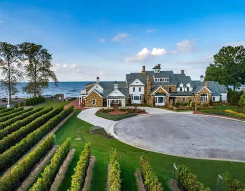 3-bedroom pet friendly home in Madison walking distance to beach & winery