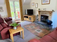 Mill Cottage Solva, with parking. Hotels in Solva
