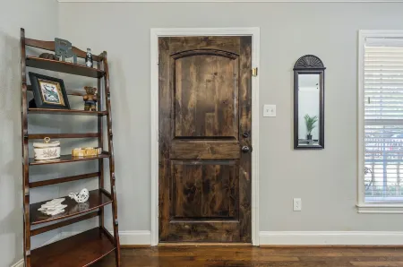 La Casa Roja - Pet-Friendly - 3Br Home - Walk to Castle & Downtown Waco