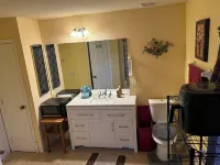 Charming 1-bedroom apartment with AC, WiFi in lovely Lehigh Acres 리하이에이크 호텔