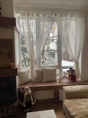 Charming 2-bedroom apartment in superb Kopaonik with WiFi at "Kraljevi Cardaci" Отели в г. 