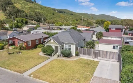 Mt. Views & Modern Comfort